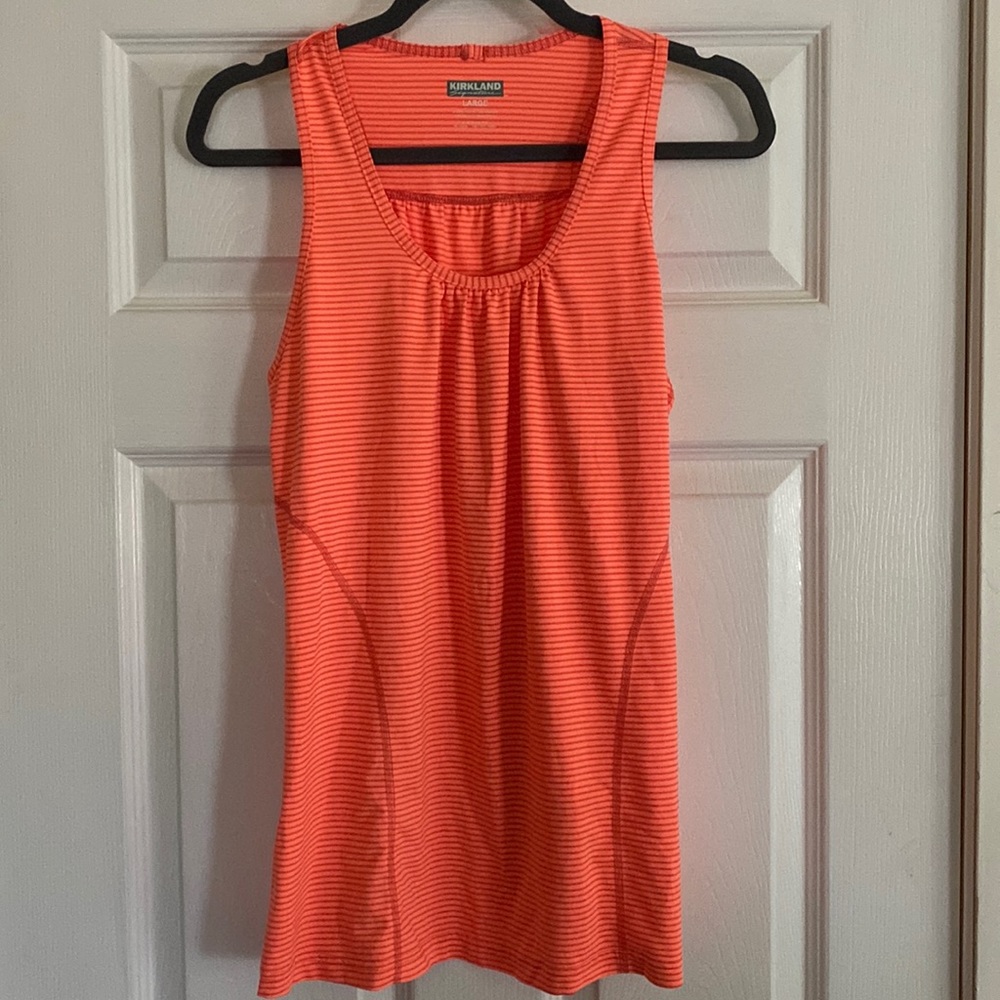 Women’s workout tank top